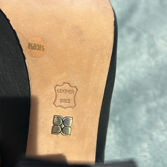 BCBG Black Leather Booties With Wrap Buckle Detail-NWT-Sz 8.5 - Picture 10 of 12